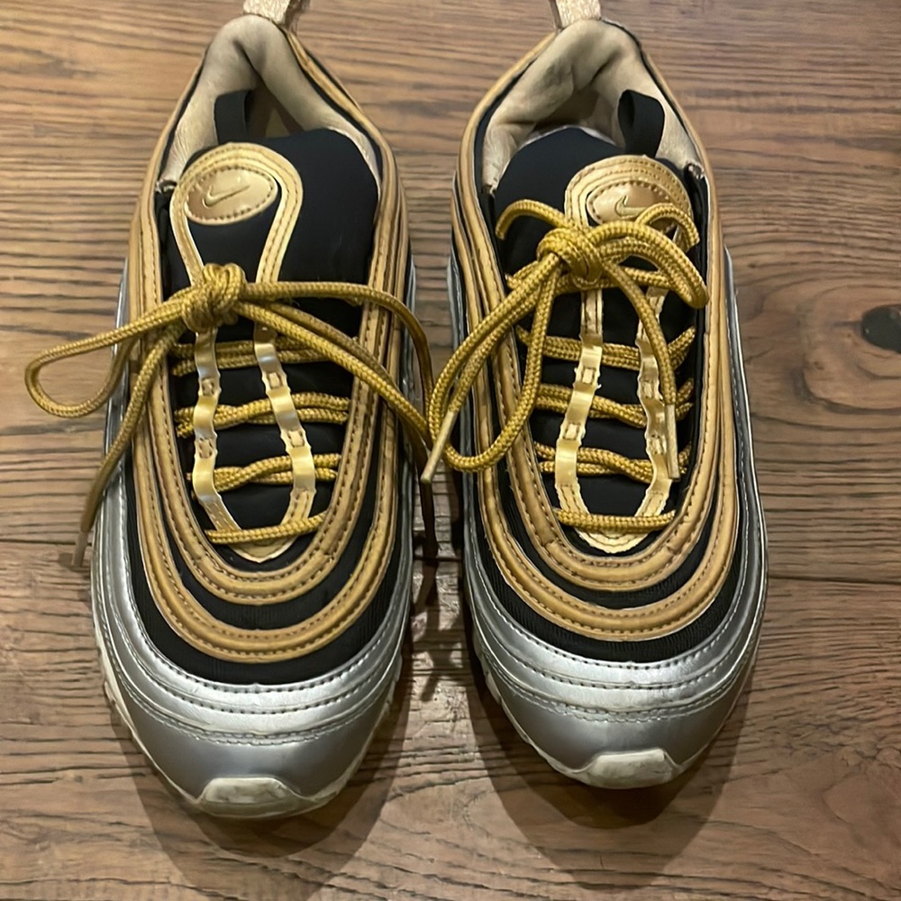Nike Air Max Tennis Shoes